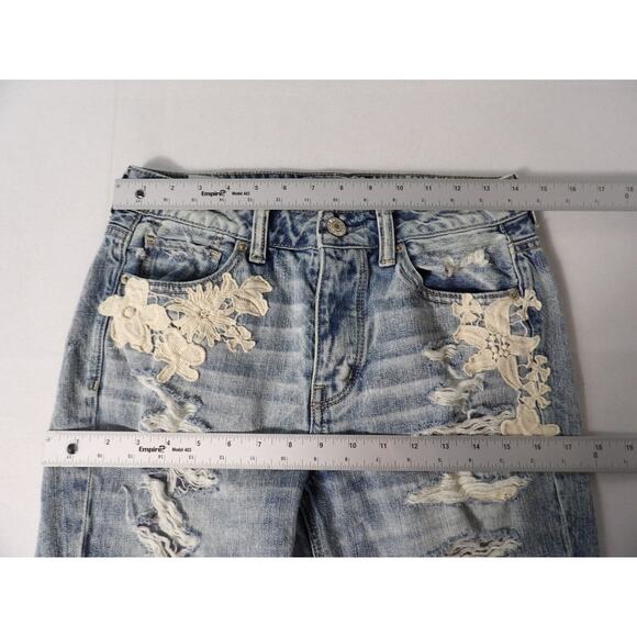 American Eagle Hi Rise Tom Boy Sz 4 Jeans Lace Light Wash Eyelet Y2K Distressed - Picture 12 of 16